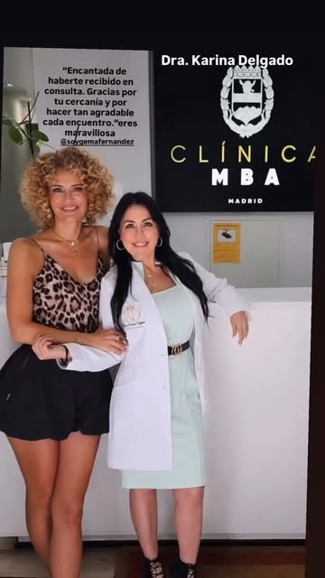 Dra. Karina Delgado Sanchez con paciente en Clinica MBA